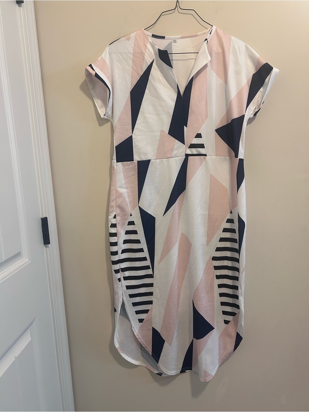 Geometric Print Midi Dress in Blush and‎ Black - Picture 6 of 7